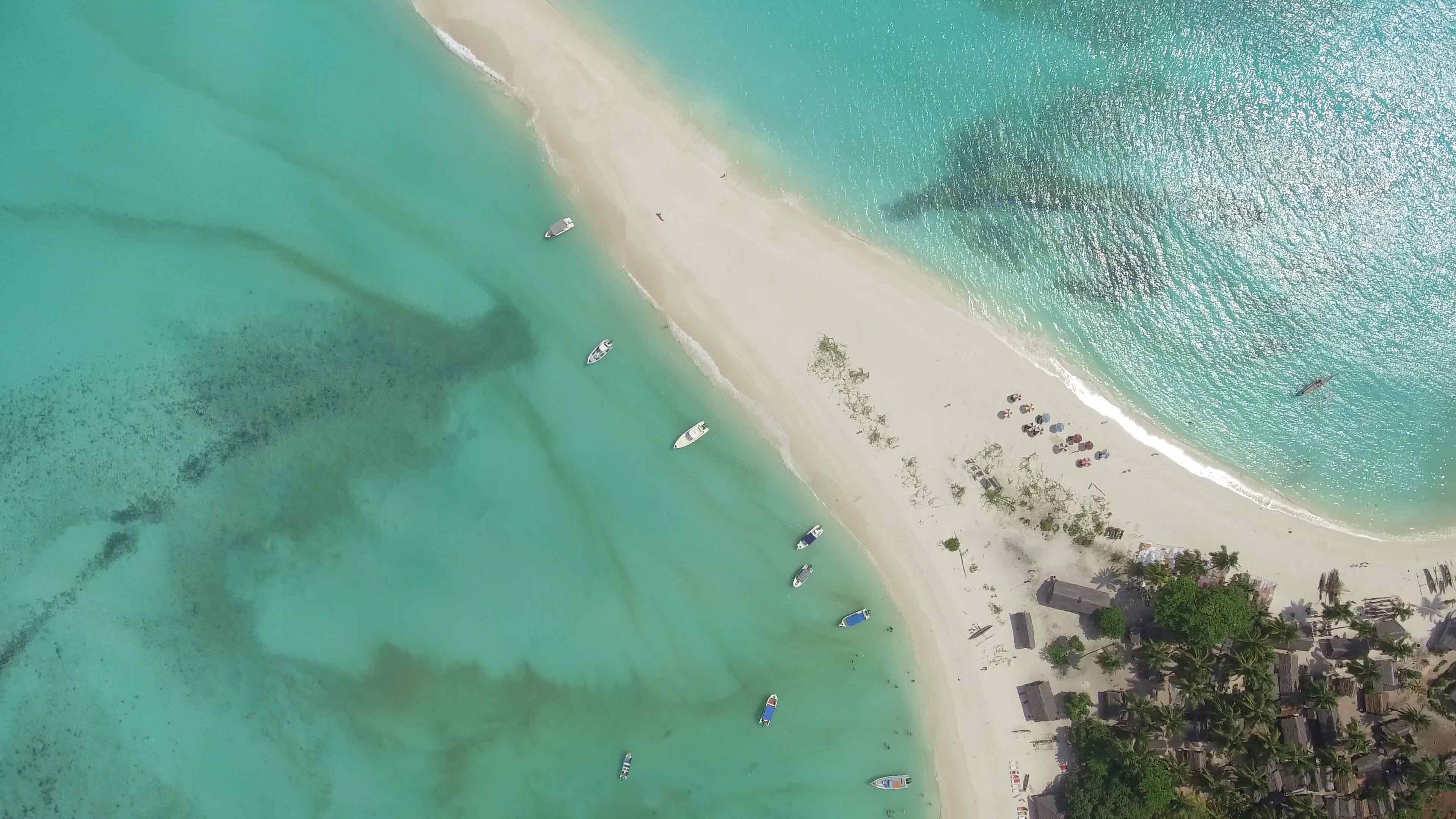 Hotels & resorts - Nosy Iranja
